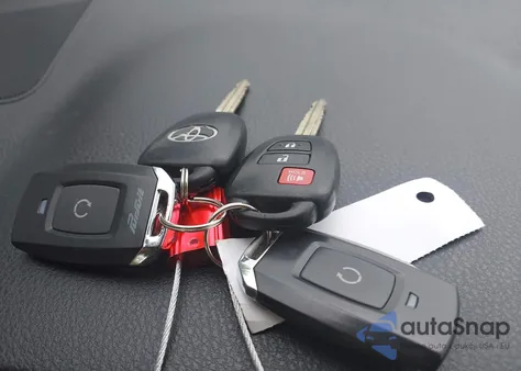 2018 Toyota Rav4 Le z USA, uszkodzony, nr VIN JTMBFREV3JJ200673